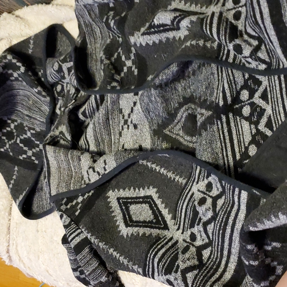 Women's cardigan with hood and Aztec design